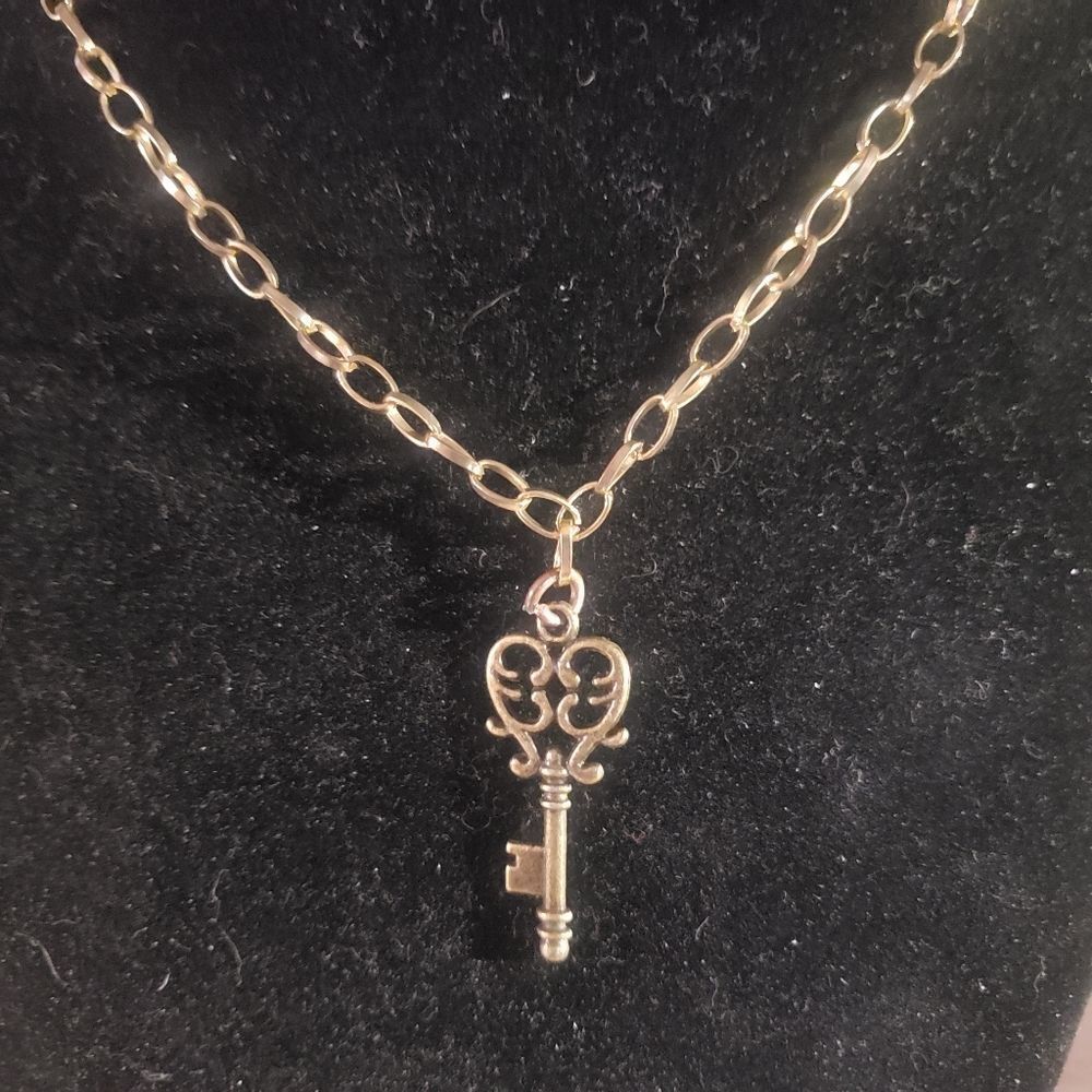 Antiqued Steampunk Key Necklace - 19"